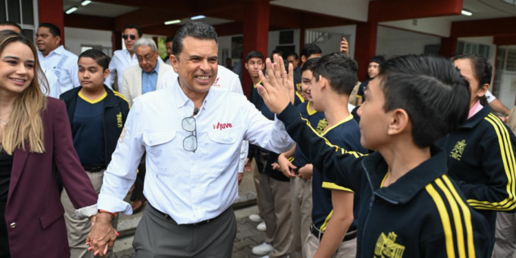 Mejora Municipio espacios educativos en la Secundaria General número 8.