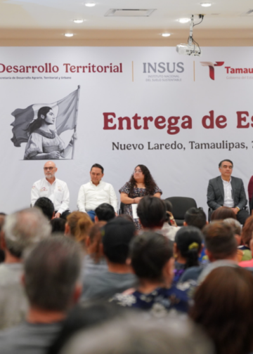 Entrega Carmen Lilia 200 escrituras gratuitas a familias de Nuevo Laredo