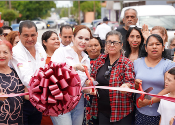 Entrega Carmen Lilia Canturosas obras de pavimentación y recarpeteo en cuatro colonias