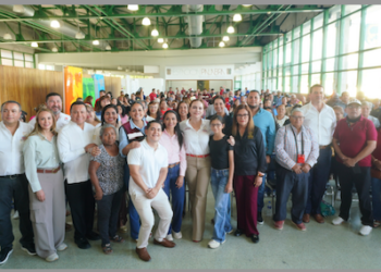 Impulsa gobierno municipal salud viusal, economía familiar y calidad de vida de los neolaredenses con entrega de anteojos