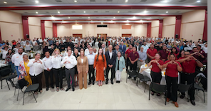 Reconoce alcaldesa Carmen Lilia Canturosas labor del magisterio; entrega bono a 4 mil maestros.