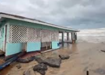 Piden derribar construcciones de riesgo en Playa Bagdad