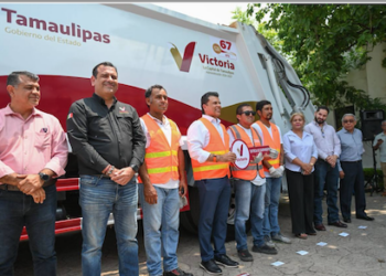 Entrega Lalo Gattás otro nuevo camión recolector de basura