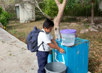 Buscan obligar a Comapas a  garantizar agua potable en  escuelas.