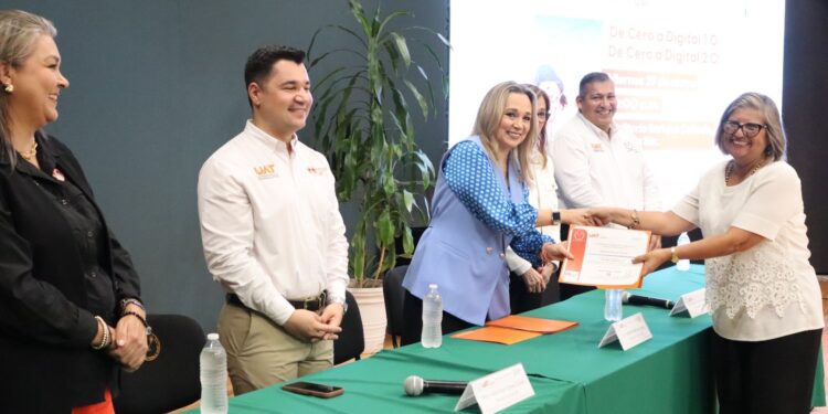 Capacita la UAT a personas mayores en el uso de herramientas digitales