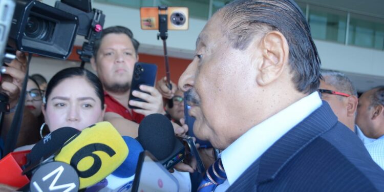Reitera Arnulfo: podría quedarse más tiempo al frente del SNTE.