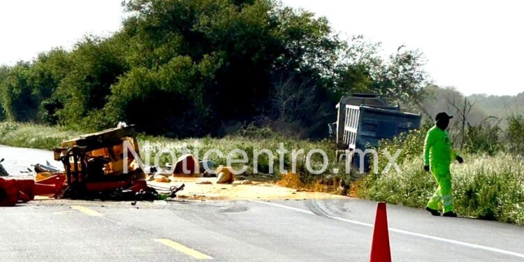 Muere trabajador atropellado por tráiler mientras pintaba carretera
