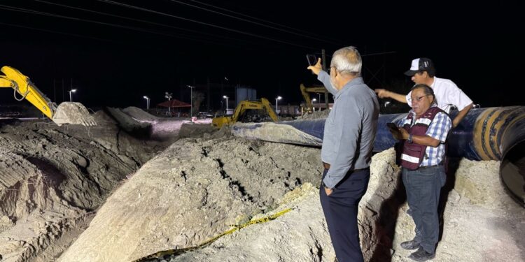 Trabajan a contrarreloj para restablecer el agua en Victoria