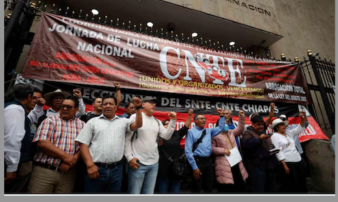 Maestros de la CNTE no ceden; cumplen 4 días en paro