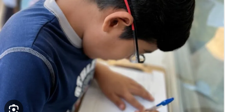 Revisiones visuales y lentes serán un derecho para estudiantes