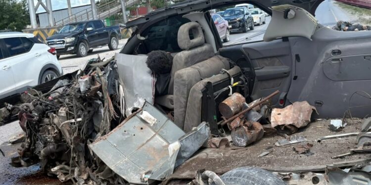 Muere conductor al estrellarse contra puente en Río Bravo