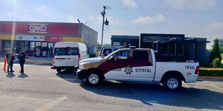 Hombre muere afuera de un Oxxo en Villagrán tras presentar complicaciones de salud
