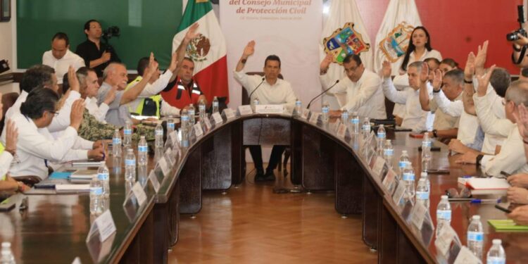 Preside alcalde Lalo Gattás Consejo de Protección Civil para reforzar estrategias por intensas lluvias.