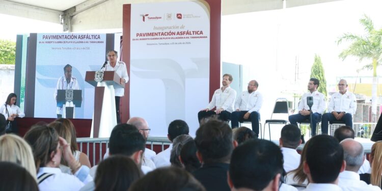 Inaugura Américo obra vial y entrega escrituras a familias matamorenses