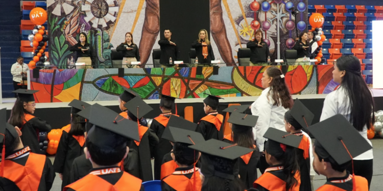 Celebra Familia UAT graduación de niñas y niños de los CENDI y CDIN