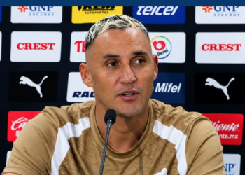 Keylor Navas pide más refuerzos para Pumas.
