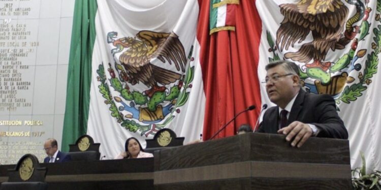 Descargas irregulares de comercios colapsan el drenaje en el sur