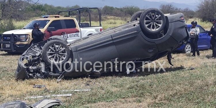 Matrimonio libra tragedia en volcadura sobre la Victoria-Zaragoza
