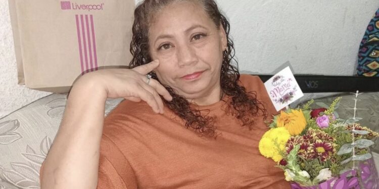 Casi 20 años después, una madre pide ayuda para encontrar a sus hijos gemelos