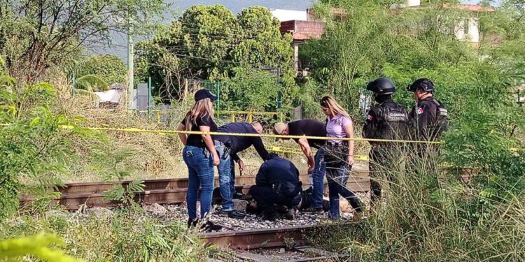 Hijo de “El Pánuco” Gómez, el hombre hallado sin vida en las vías del tren