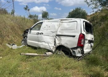 Vuelca automóvil en la Matamoros-Reynosa; dos personas resultan lesionadas