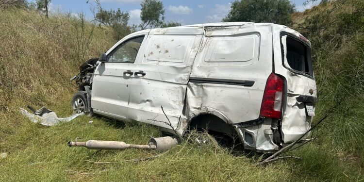 Vuelca automóvil en la Matamoros-Reynosa; dos personas resultan lesionadas