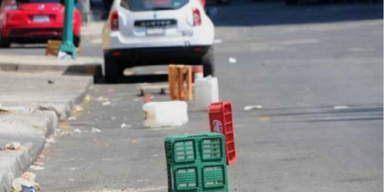 Van contra quienes apartan estacionamientos en calles.