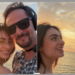 Rodrigo Cachero comparte fotos con una joven actriz y su hijo, Santi, lo balconea: «vivan los novios»