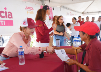 Gobierno municipal acerca servicios y atención a familias de la colonia Constitucional