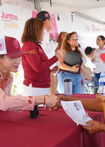 Gobierno municipal acerca servicios y atención a familias de la colonia Constitucional