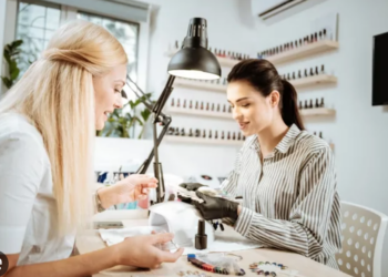 Morena quiere poner lupa sanitaria a negocios de uñas y manicure