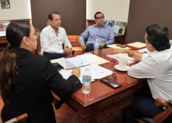 El alcalde Lalo Gattás acuerda con la CANACO impulsar la inversión y economía local.