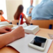 Sheinbaum se dice a favor de restringir los celulares en las escuelas