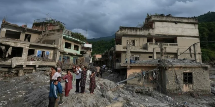 Van 584 muertos por deslaves en frontera de Nepal y China