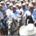 Participa Lalo Gattás en la gran cabalgata de la Unidad por calles de Victoria.