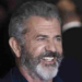 Desata Mel Gibson polémica por imitar a intérprete de señas
