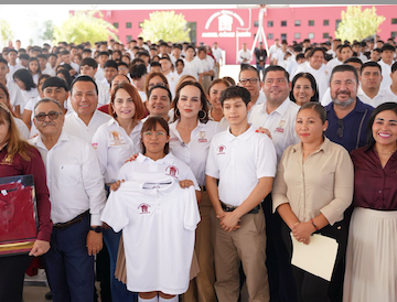 Impulsa Carmen Lilia Canturosas regreso a clases con uniformes, mochilas y útiles escolares.