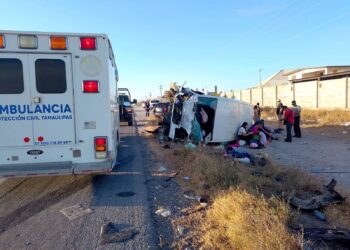 Muere jefe policial de la Fiscalía en accidente carretero; seis personas resultan heridas