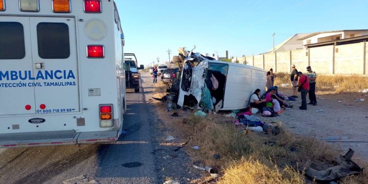 Muere jefe policial de la Fiscalía en accidente carretero; seis personas resultan heridas