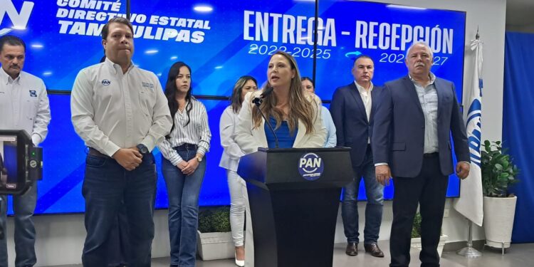 Gloria Garza ofrece reconstruir al PAN desde la calle