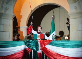 Más de 45 mil celebran el Grito con Carmen Lilia Canturosas