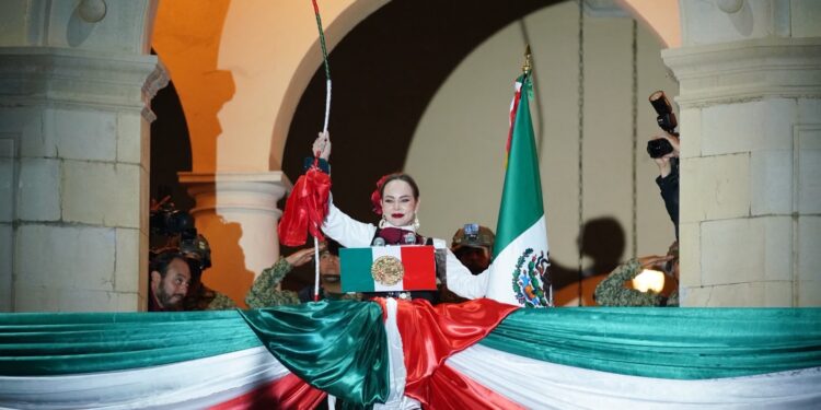 Más de 45 mil celebran el Grito con Carmen Lilia Canturosas