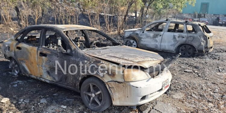 Colilla pudo desatar incendio que dañó siete autos de trabajadores del IMSS