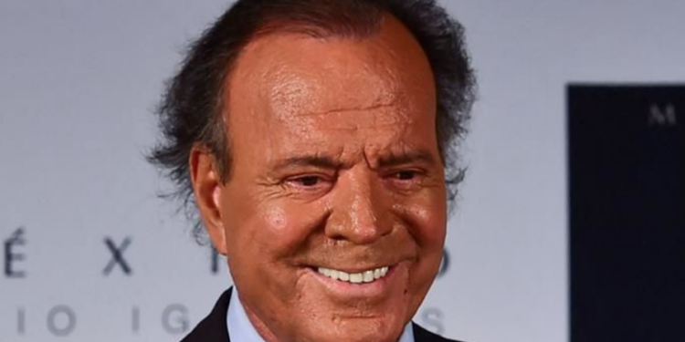 Exempleadas denuncian otra vez a Julio Iglesias por abusos