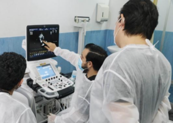 Denuncia CNDH violencia y precariedad contra médicos residentes