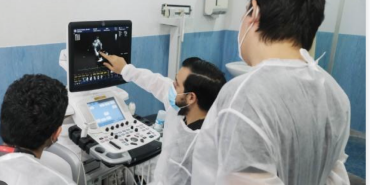 Denuncia CNDH violencia y precariedad contra médicos residentes
