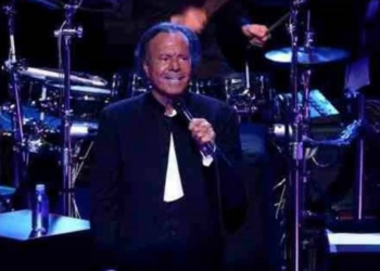 Ex empleadas de Julio Iglesias exigen investigar sus denuncias