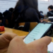 Desde noviembre restringirán celulares en escuelas.