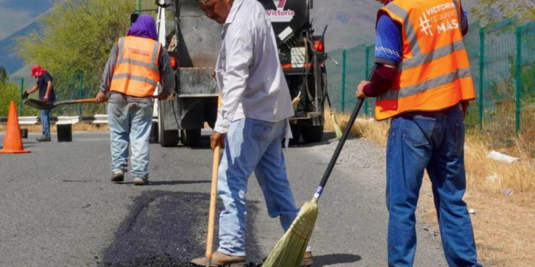 Sigue plan de rehabilitación de pavimentos mejorando vialidades.