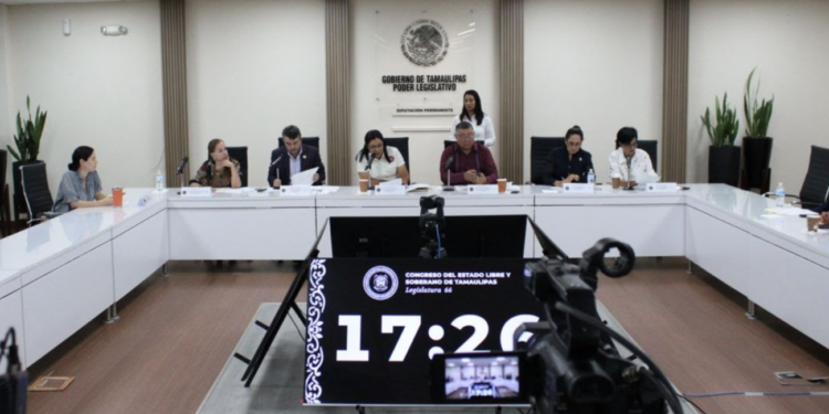 Urge a Morena aprobar prohibición de doble nacionalidad a candidatos.